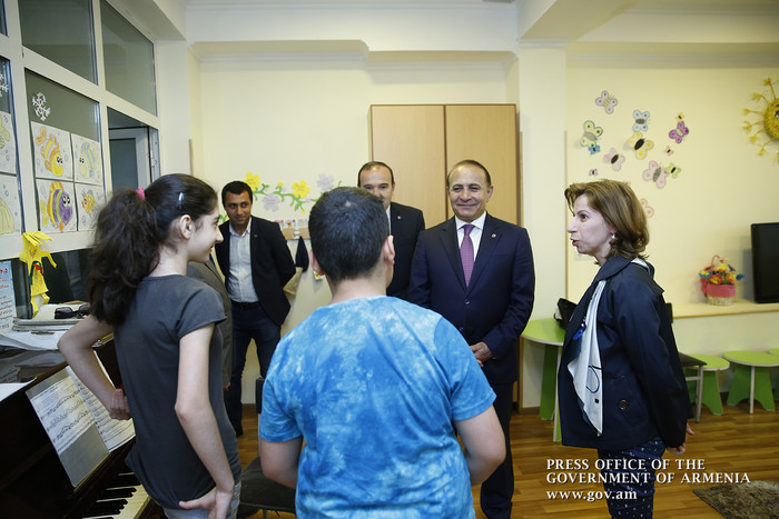 Վարչապետը ծանոթացել է «Քվանտ» վարժարանի կրթական ծրագրերին