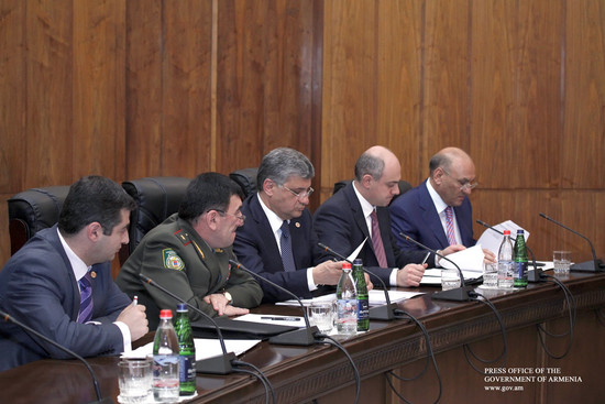 Կառավարությունում քննարկվել են սահմանային անցակետերում առկա խնդիրները
