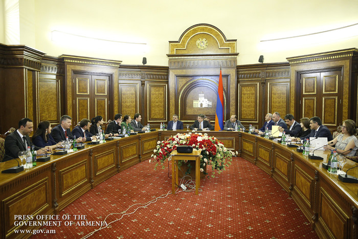 Կարեն Կարապետյանը «Մայքրոսոֆթ»-ի պատվիրակության հետ քննարկել է Հայաստանի թվային օրակարգի իրագործելու