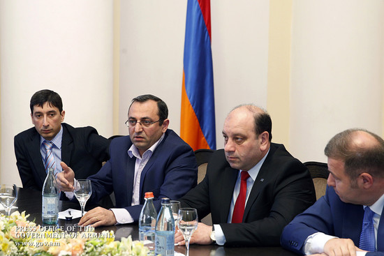 Վարչապետն ԱԺ պատգամավորների հետ քննարկել է «Կուտակային կենսաթոշակների մասին» ՀՀ օրենքի փոփոխությունն