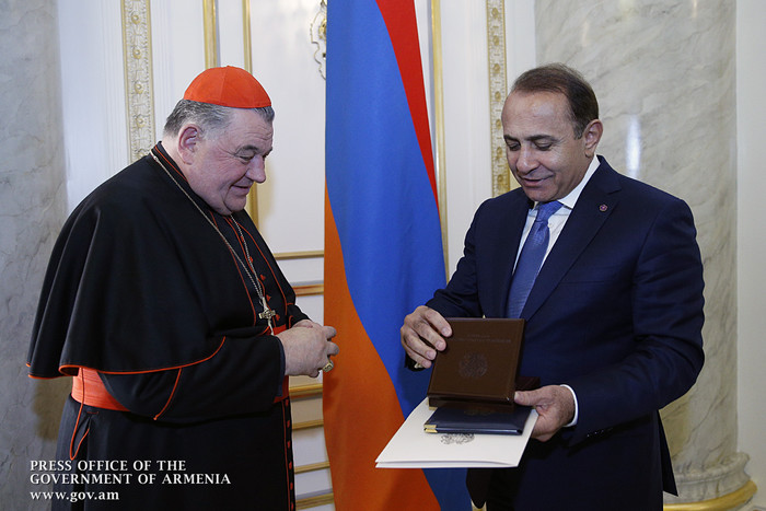 Վարչապետ Աբրահամյանն ընդունել է Չեխիայի կաթոլիկ եկեղեցու առաջնորդ Կարդինալ Դոմինիկ Դուկային