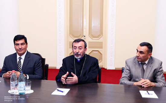 Վարչապետն ընդունել է Խաժակ արքեպիսկոպոս Պարսամյանի գլխավորած պատվիրակությանը