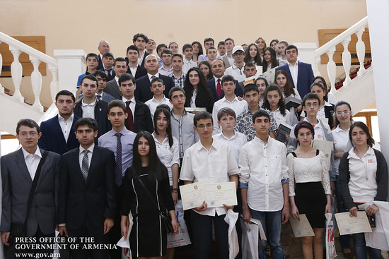 Վարչապետը շնորհավորել է 2013-2014 թթ. ուսումնական տարվա հանրապետական օլիմպիադայի հաղթողներին