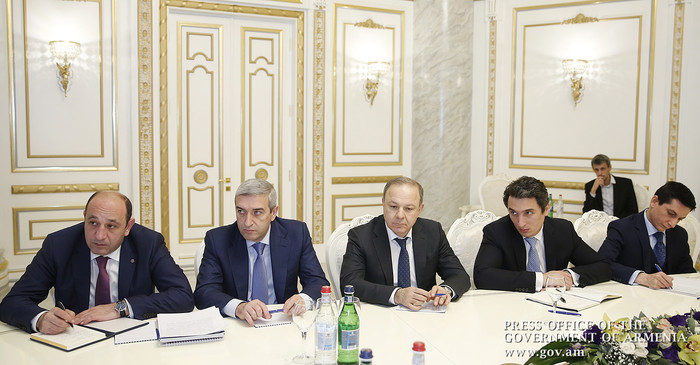 Կառավարությունում քննարկվել են ներդրումային ծրագրերի իրականացմանն ուղղված քայլերը
