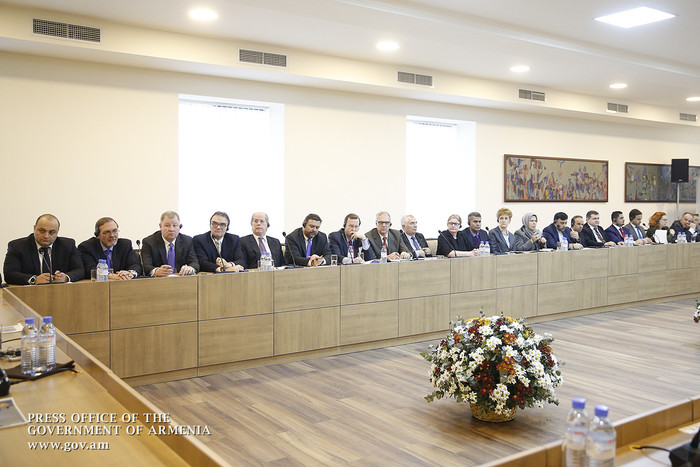 Վարչապետը հանդիպել է դիվանագիտական կորպուսի ներկայացուցիչների հետ