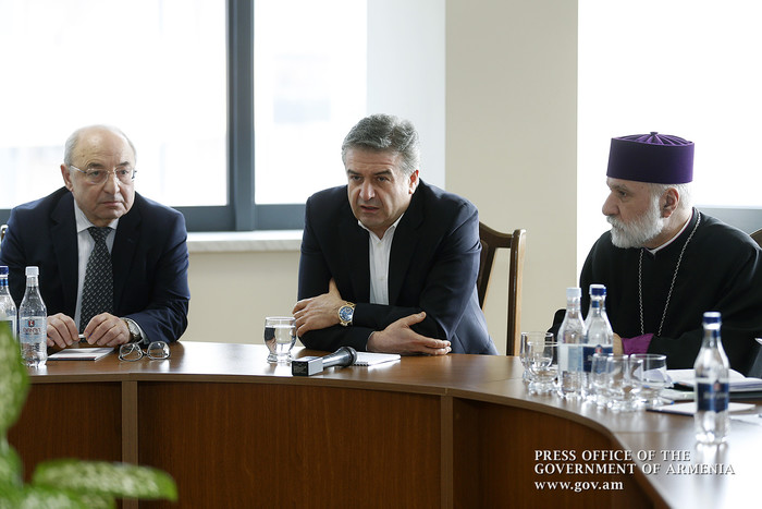 Կարեն Կարապետյանը  հանդիպել  է Հանրային խորհրդի անդամների հետ