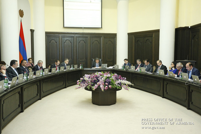 Վարչապետը հանձնարարականներ է տվել տրանսպորտի, լիցենզավորման, ընդերքի և ԴԱՀԿ-ի գործունեության հետ կապ