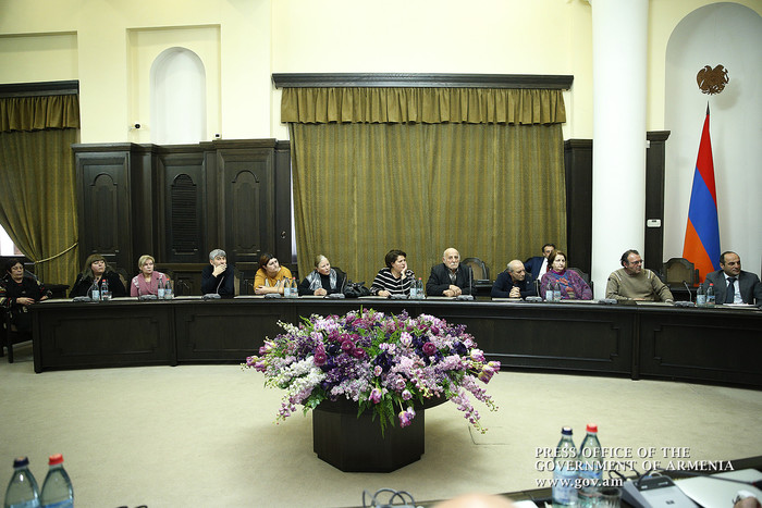 Վարչապետն ընդունել է Երևանի Ֆիրդուսի 33-րդ թաղամասի բնակիչներին