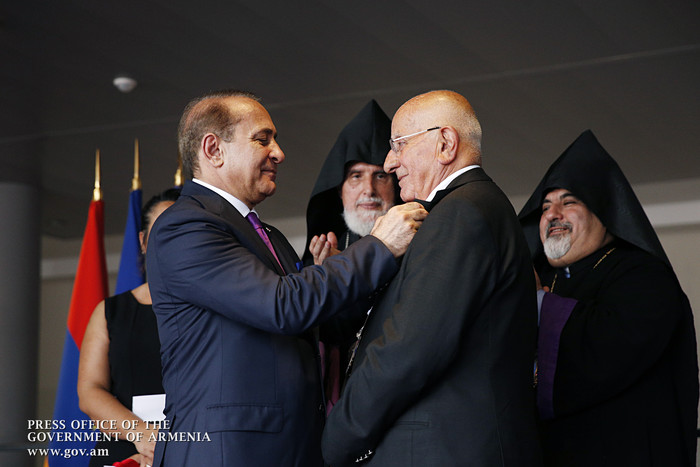 Հայաստանի և Ֆրանսիայի վարչապետների մասնակցությամբ Ալֆորվիլ քաղաքում բացվեց հայկական վարժարան