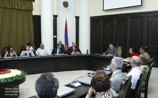 Վարչապետն ընդունել է Համահայկական կրթական խորհրդաժողովի մասնակիցներին