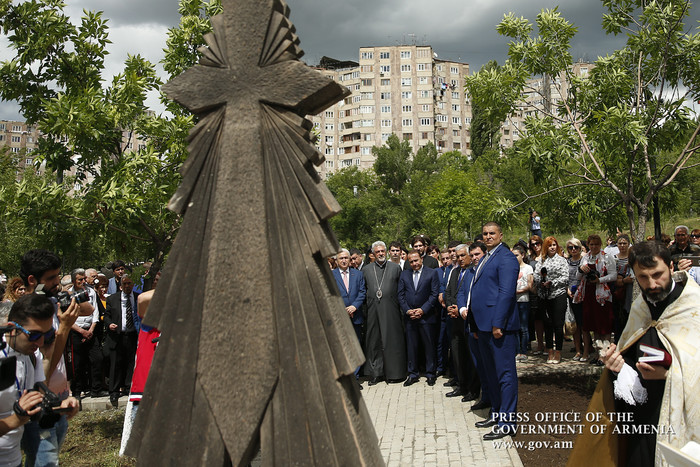 Վարչապետը ներկա է գտնվել ապրիլյան պատերազմում զոհված հերոսների հիշատակին նվիրված հուշակոթողի բացմանը