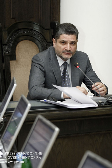Քննարկվում է 2011 թ. պետական բյուջեի նախագիծը