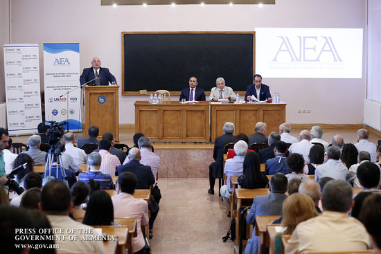 Վարչապետի մասնակցությամբ մեկնարկել է Հայկական տնտեսագիտական միության տարեկան գիտաժողովը