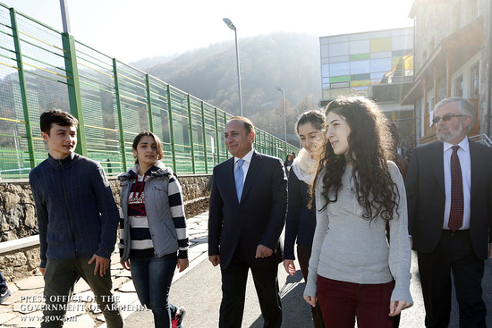 Վարչապետը ծանոթացել է Դիլիջանի միջազգային դպրոցի ծրագրերին