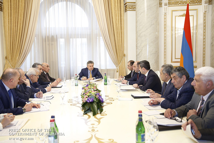 Կառավարությունում ոռոգման սեզոնի մեկնարկին ու ջրամբարաշինության ոլորտում ներդրումային ծրագրերին վերա