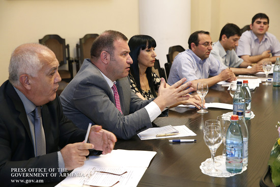 Հովիկ Աբրահամյանը խորհրդարանական ուժերի հետ շարունակել է կենսաթոշակային բարեփոխումների շուրջ քննարկո