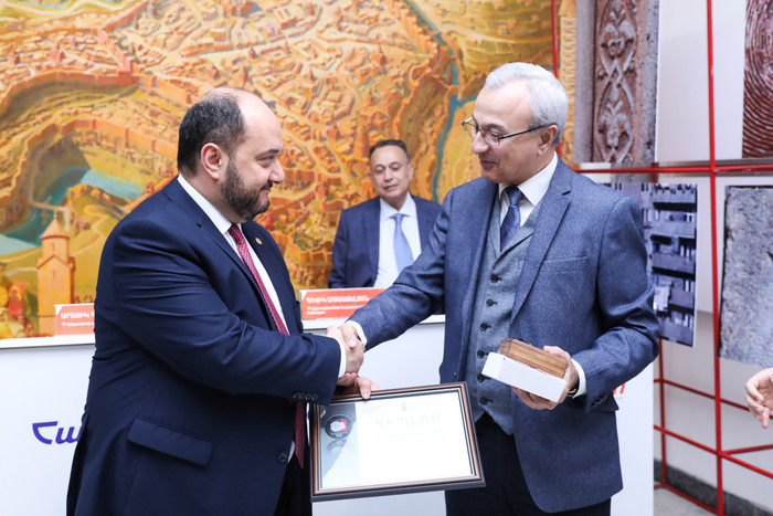 Արայիկ Հարությունյանը մասնակցել է Հայաստանում Ֆիլատելիստական և դրամագիտական շարժման հիմնադրման 100-ա