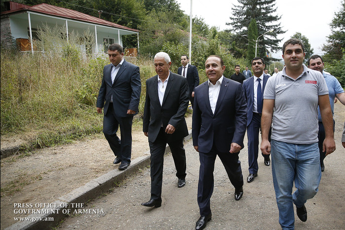 Վարչապետն այցելել է ՀՊՏՀ «Տնտեսագետ» մարզաառողջարանային ճամբար