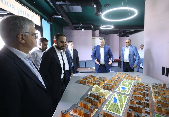 Տիգրան Ավինյանը շրջայց է կատարել Երևանի մի շարք շինհրապարակներ