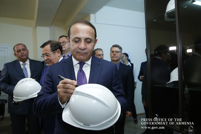 Վարչապետն այցելել է Արարատի ոսկու կորզման գործարան