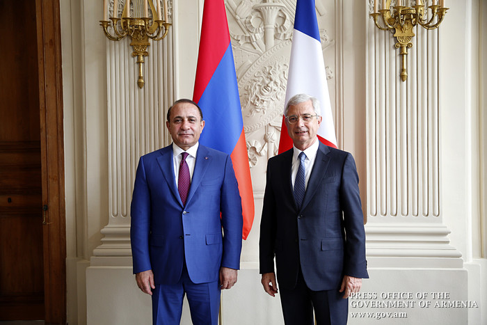 Վարչապետ Հովիկ Աբրահամյանը հանդիպել է Ֆրանսիայի Ազգային ժողովի նախագահ Կլոդ Բարտոլոնին