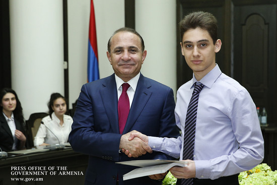 Վարչապետը շնորհավորել է 2013-2014 թթ. ուսումնական տարվա հանրապետական օլիմպիադայի հաղթողներին