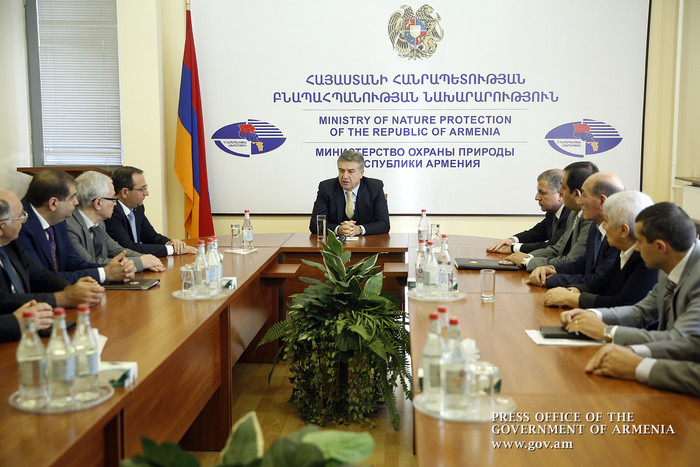 Վարչապետը Սպորտի և երիտասարդության, Բնապահպանության, Առողջապահության, Մշակույթի և Էկոնոմիկայի նախարա