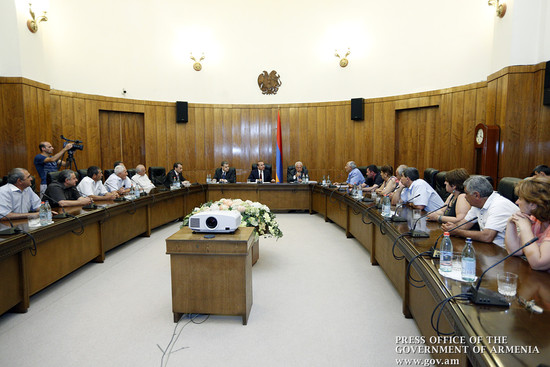 Հովիկ Աբրահամյանն ընդունել է «Նաիրիտ» գործարանի աշխատակիցներին