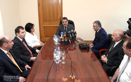 Վարչապետն աշխատակազմին է ներկայացրել ՀՀ ԿԱ պետական գույքի կառավարման վարչության նորանշանակ ղեկավարին