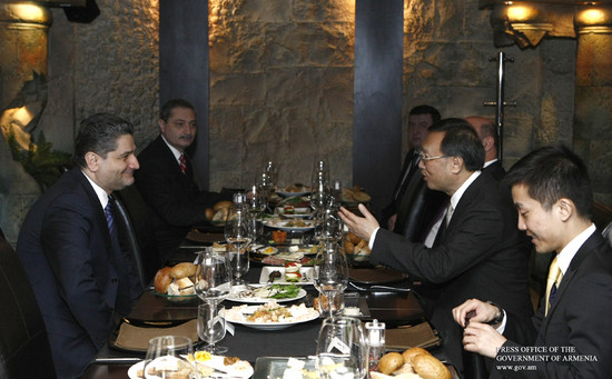Վարչապետը հանդիպել է Չինաստանի արտաքին գործերի նախարարին