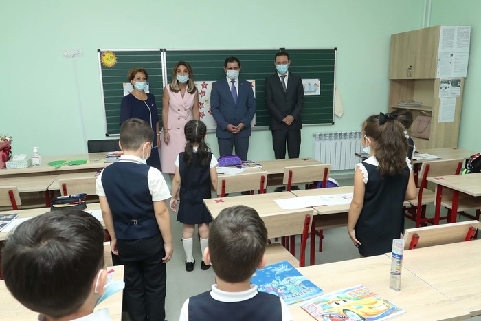 Փոխվարչապետ Սուրեն Պապիկյանն այցելել է Վ․ Պետրոսյանի անվան Երևանի թիվ 51 դպրոց