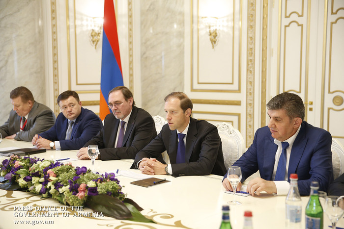 Վարչապետն ընդունել է ՌԴ արդյունաբերության և առևտրի նախարարի  գլխավորած պատվիրակությանը