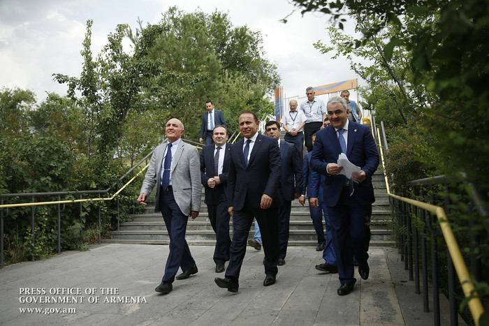 Վարչապետն այցելել է «Երևանի Անանիա Շիրակացու անվան ճեմարան»  կրթահամալիր