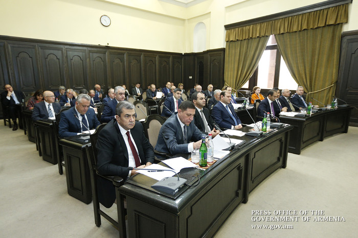 Վարչապետը հանձնարարականներ է տվել տրանսպորտի, լիցենզավորման, ընդերքի և ԴԱՀԿ-ի գործունեության հետ կապ