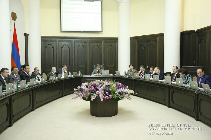 Վարչապետն առաջարկել է ՏՄՊՊՀ նախագահին առավել ուշադիր լինել տոնական օրերին ապրանքների գների արհեստակա