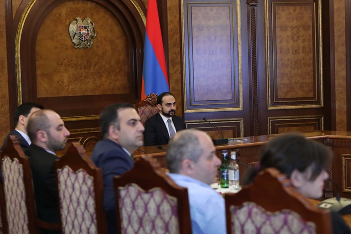 Պետական ծառայությունների թվայնացման հարցով քննարկում՝ Տիգրան Ավինյանի գլխավորությամբ