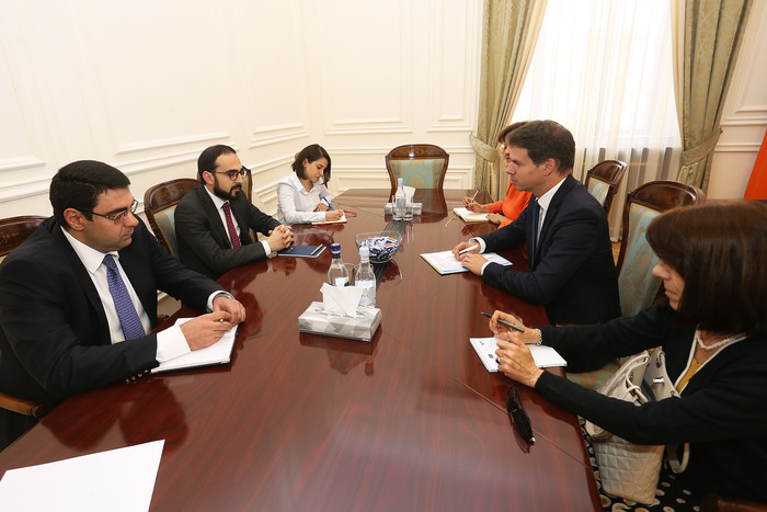 Փոխվարչապետ Տիգրան Ավինյանը ընդունել է Հայաստանում Ֆրանսիայի արտակարգ և լիազոր դեսպան Ժոնաթան Լաքոտի