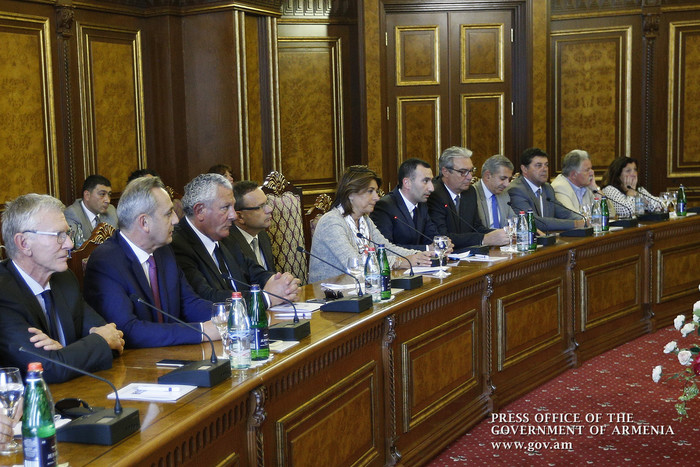 Վարչապետն ընդունել է Ֆրանսիայի Բուշ-դյու-Ռոն դեպարտամենտի խորհրդի նախագահի գլխավորած պատվիրակությանը