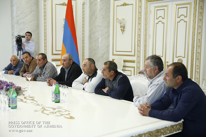 Վարչապետն ընդունել է Քաղցրաշեն համայնքի խաղողագործներին