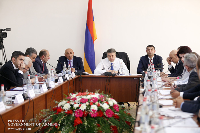 Վարչապետը խորհրդակցություն է անցկացրել Արագածոտնի մարզում և ծանոթացել ֆերմերային տնտեսության ու շոկո
