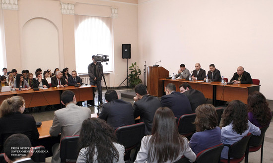 Վարչապետը հանդիպել է ԵՊՀ ուսանողների հետ