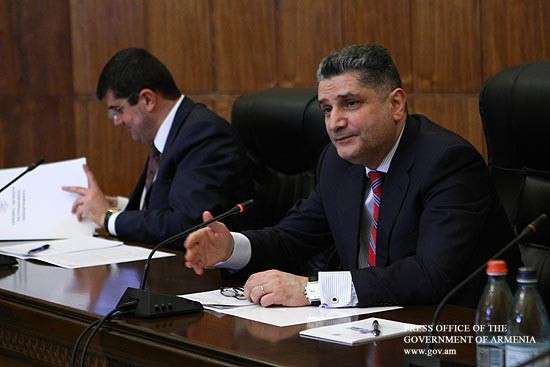 Տիգրան Սարգսյանի և Արա Հարությունյանի գլխավորությամբ քննարկվել են ԼՂՀ-ում կենսաթոշակային ոլորտում իր