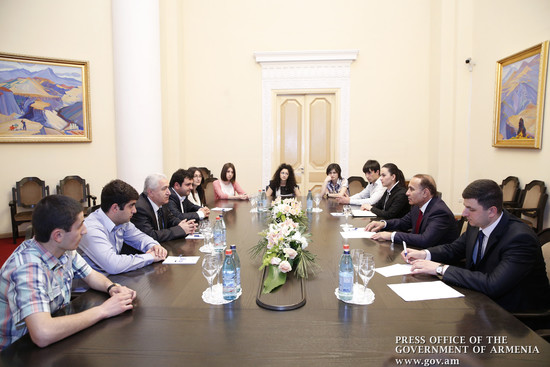 Վարչապետն ընդունել է ՀՊՏՀ Գյումրու մասնաճյուղի ուսանողներին