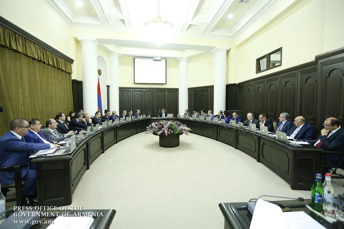 Վարչապետը հանձնարարել է հստակեցնել և պարզեցնել պետական մարմինների կողմից լիցենզիաների և այլ փաստաթղթ