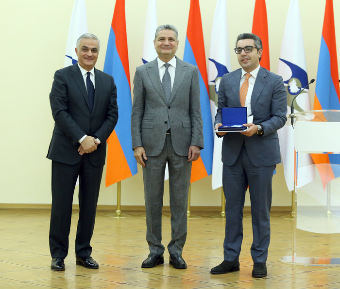 Փոխվարչապետ Մհեր Գրիգորյանը մեդալներ է հանձնել ԵԱՏՄ զարգացման գործում ավանդ ունեցած մի շարք պետական,