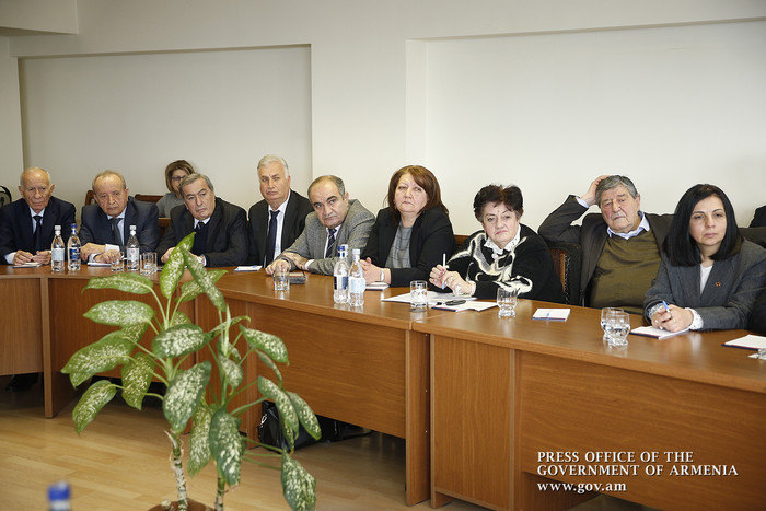 Կարեն Կարապետյանը  հանդիպել  է Հանրային խորհրդի անդամների հետ