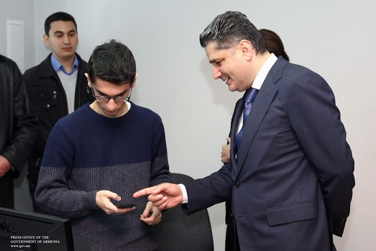 Վարչապետը ծանոթացել է Microsoft տեղեկատվական տեխնոլոգիաների ակադեմիայի և ինովացիոն կենտրոնի գործունե