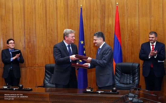 Վարչապետն ընդունել է Շտեֆան Ֆյուլեին