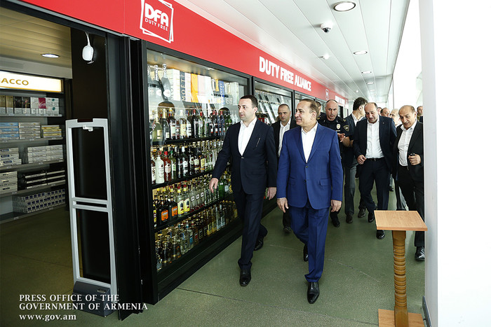 Վարչապետ Հովիկ Աբրահամյանը  Վրաստանի վարչապետի հետ այցելել է վրաց-ռուսական սահմանին գտնվող սահմանայի