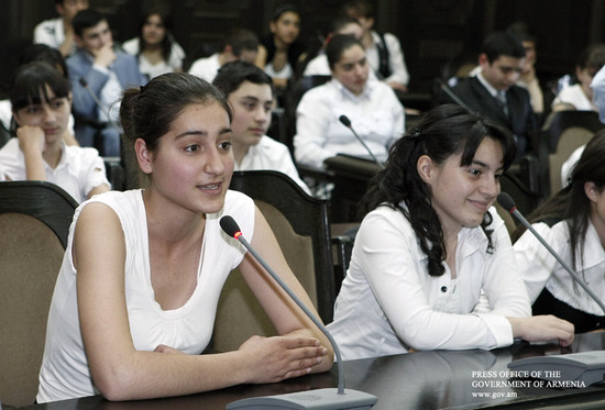 Վարչապետ Տիգրան Սարգսյանը վերջին դաս է անցկացրել ավարտական դասարանների աշակերտների համար